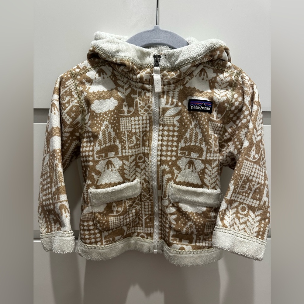 Patagonia neutral color fleece Jacket 12-18 month